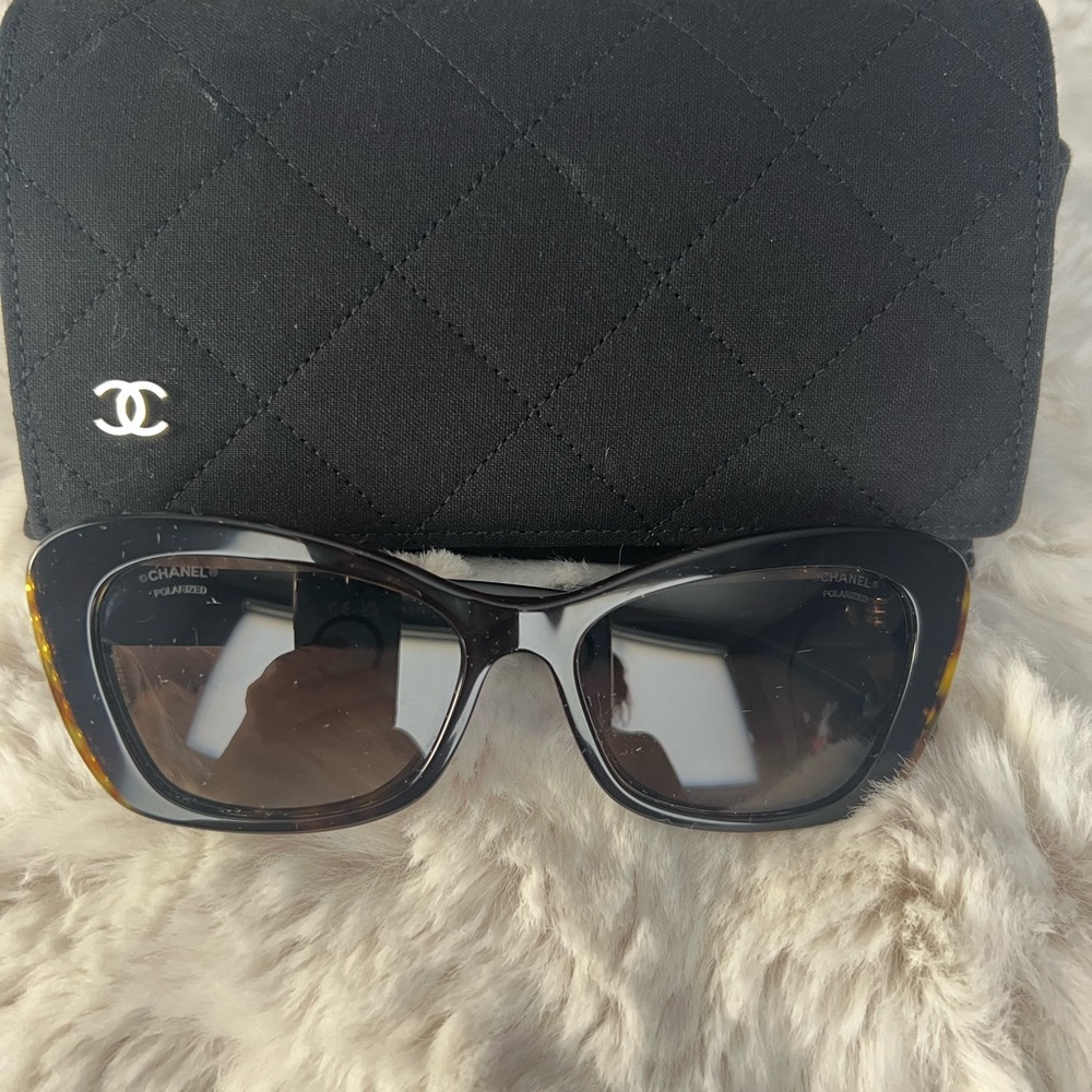 CHANEL Tortoise Shell Sunglasses - Picture 3 of 7